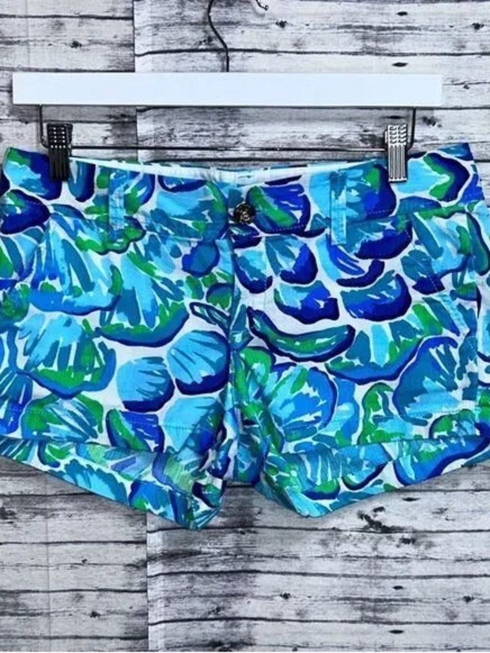 Lilly Pulitzer - Walsh shorts in ‘Agate Green Lazy River’ size 8